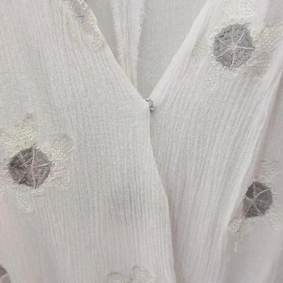 The room Women's Blouse with Embroidery - Picture 3 of 9